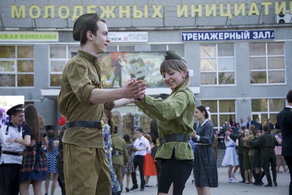 Накануне Дня Победы в Белгороде прошёл бал под открытым небом - Изображение 12