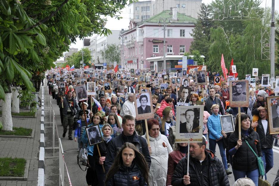 Около 70 тысяч белгородцев прошли в «Бессмертном полку» - Изображение 23