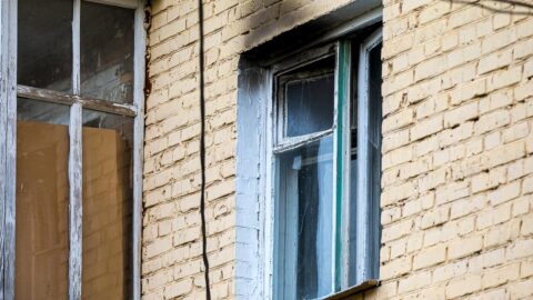 Окно горевшей кухни в Шебекино