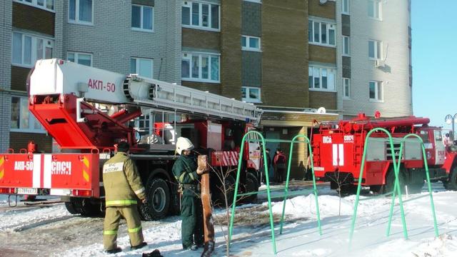 10 человек спасли пожарные из горящей белгородской многоэтажки
