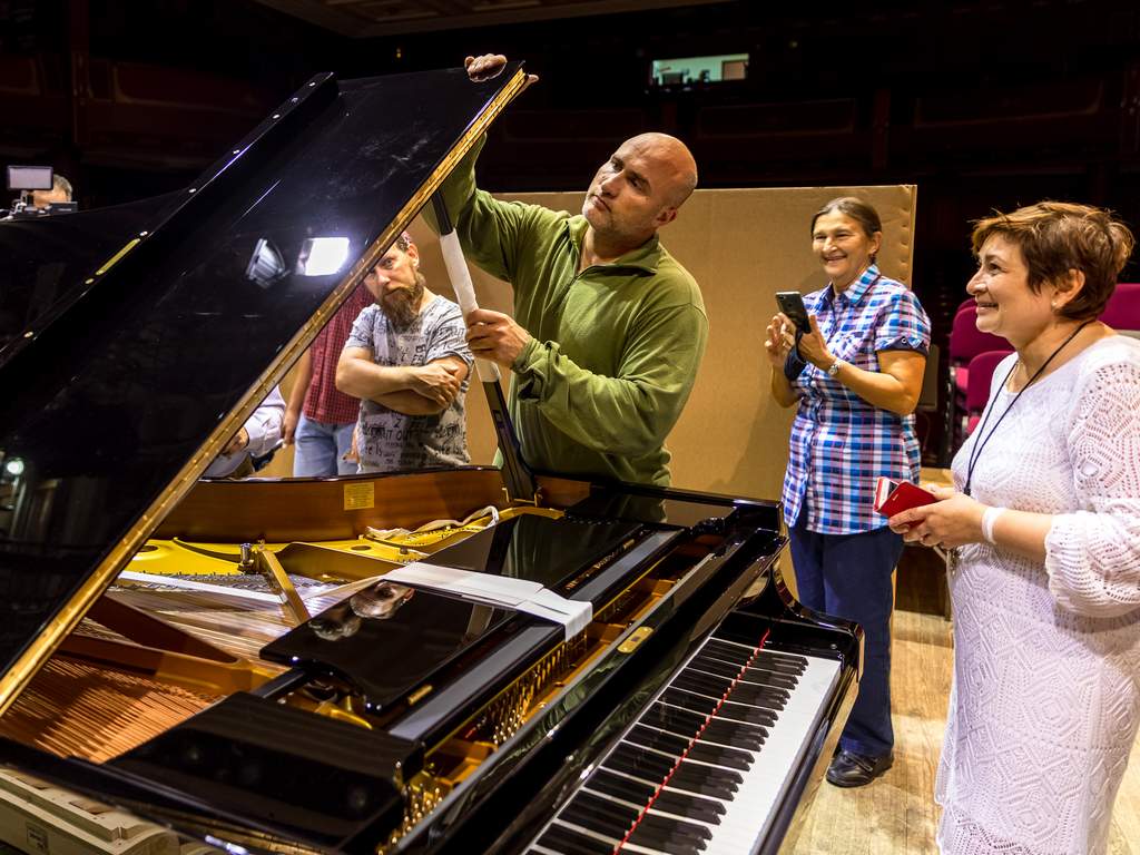 В белгородскую филармонию привезли новый рояль Steinway