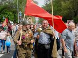Кадры Дня Победы в Белгороде: парад и «Бессмертный полк» - Изображение 22