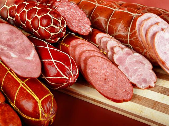 В Белгороде на рынке «Салют» конфисковали украинскую колбасу