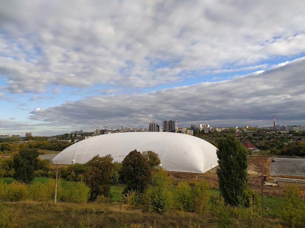 В футбольном манеже Белгорода установили надувной купол