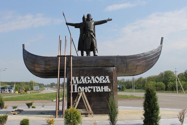 В Масловой Пристани установили памятник атаману