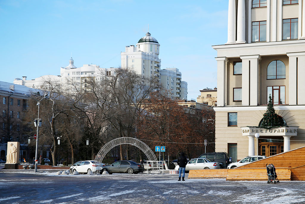 Денис Буцаев призвал к разумным ограничениям при проведении новогодних корпоративов