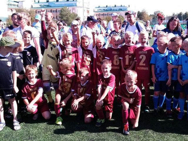 Юных футболистов из Разумного признали лучшими в России