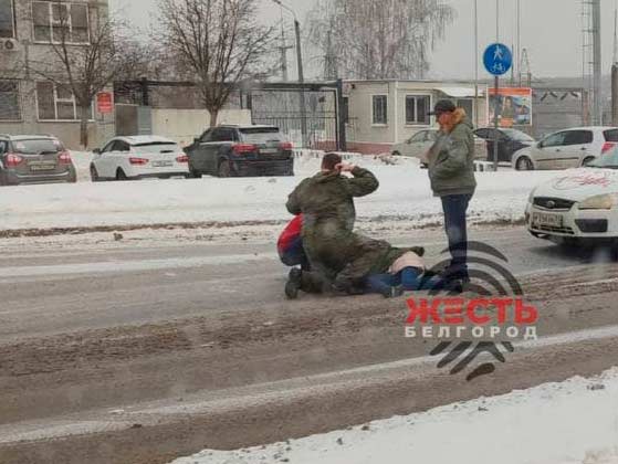 В Белгороде машина автошколы сбила девушку на пешеходном переходе