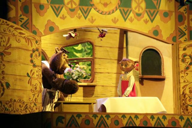 В Белгородском театре кукол – премьера сказки «Машенька и медведь»