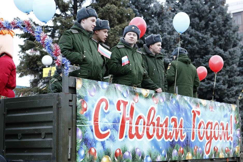 Как в Белгороде прошёл парад Дедов Морозов - Изображение 21