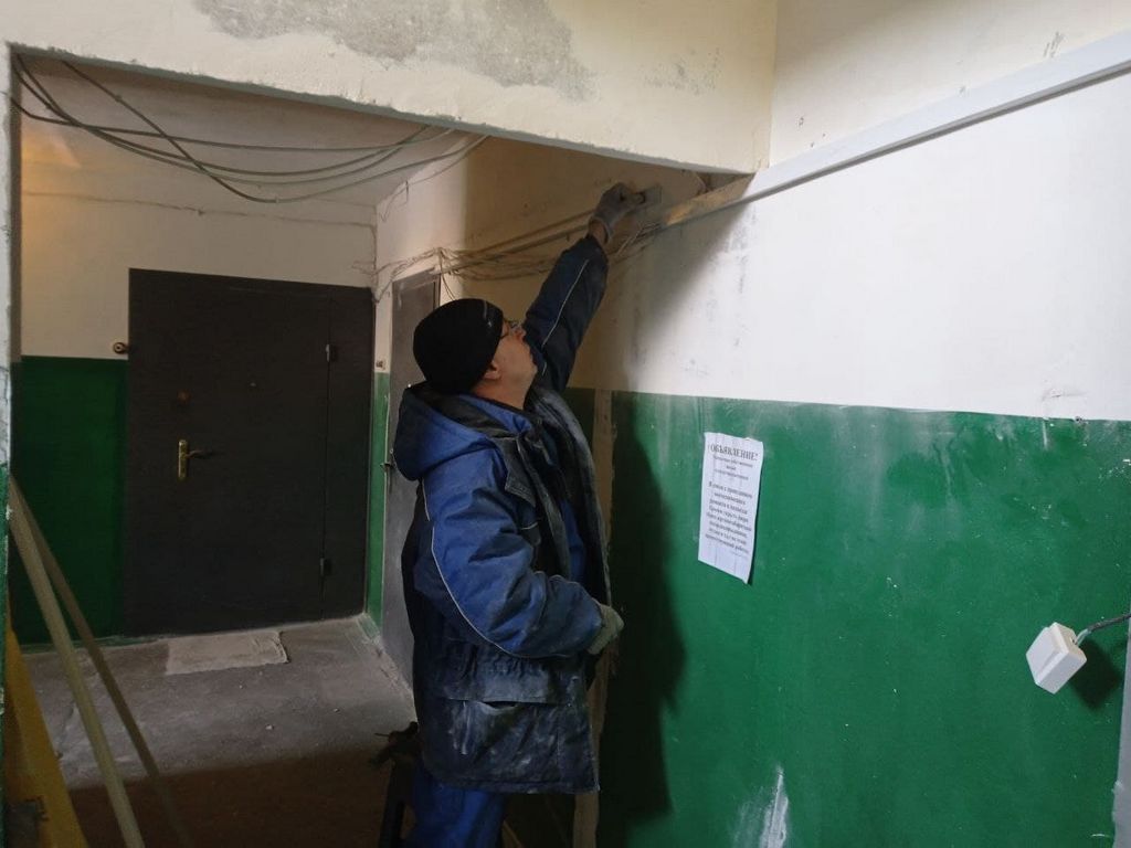 В Белгороде управляющая компания начала ремонт подъезда после проверки госжилнадзора