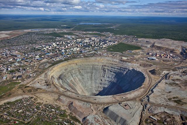На руднике «Мир» спасатели прекратили поиски пропавших белгородцев