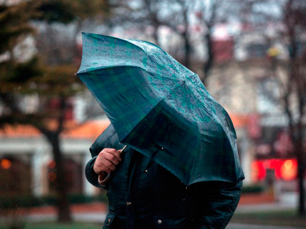Синоптики прогнозируют в Белгородской области снег и сильный ветер
