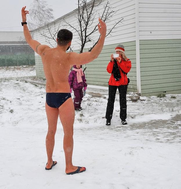 87 человек выступили на открытом первенстве по зимнему плаванию в Белгороде - Изображение 10