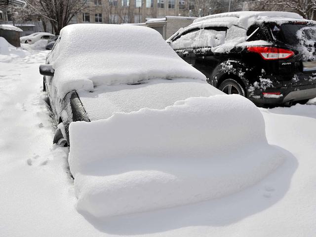 За упавший на машину снег управляющая компания заплатит более 300 тысяч рублей