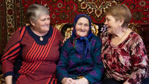 Дочери Татьяны Пономарёвой и в детстве, и теперь мамины помощницы