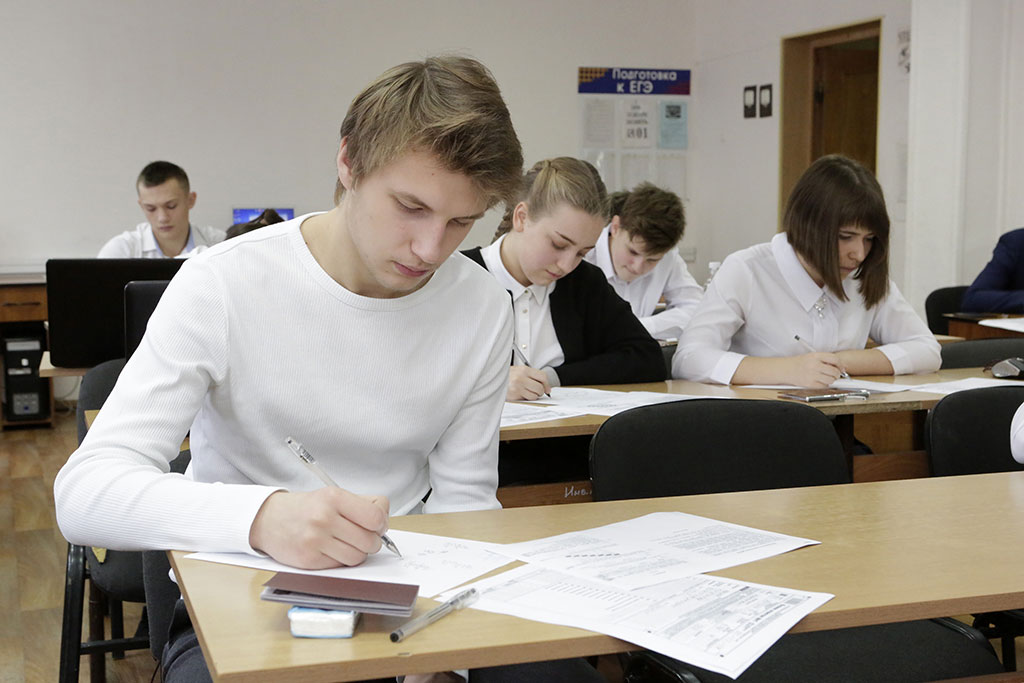 В Белгородской области ЕГЭ сдают почти 6,5 тысячи выпускников