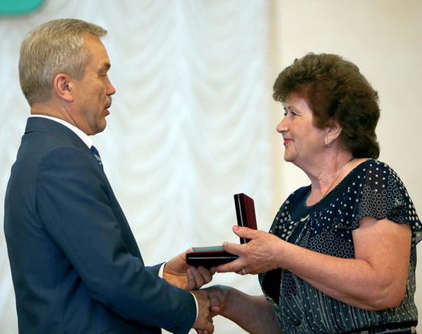 Евгений Савченко наградил белгородцев за выдающиеся трудовые и общественные заслуги