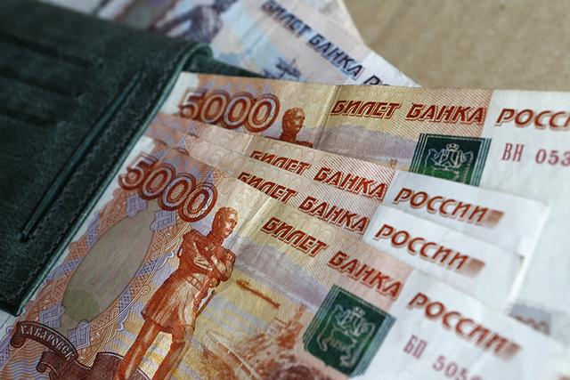 С начала года белгородцам выплатили более 65 млн рублей долгов по зарплате