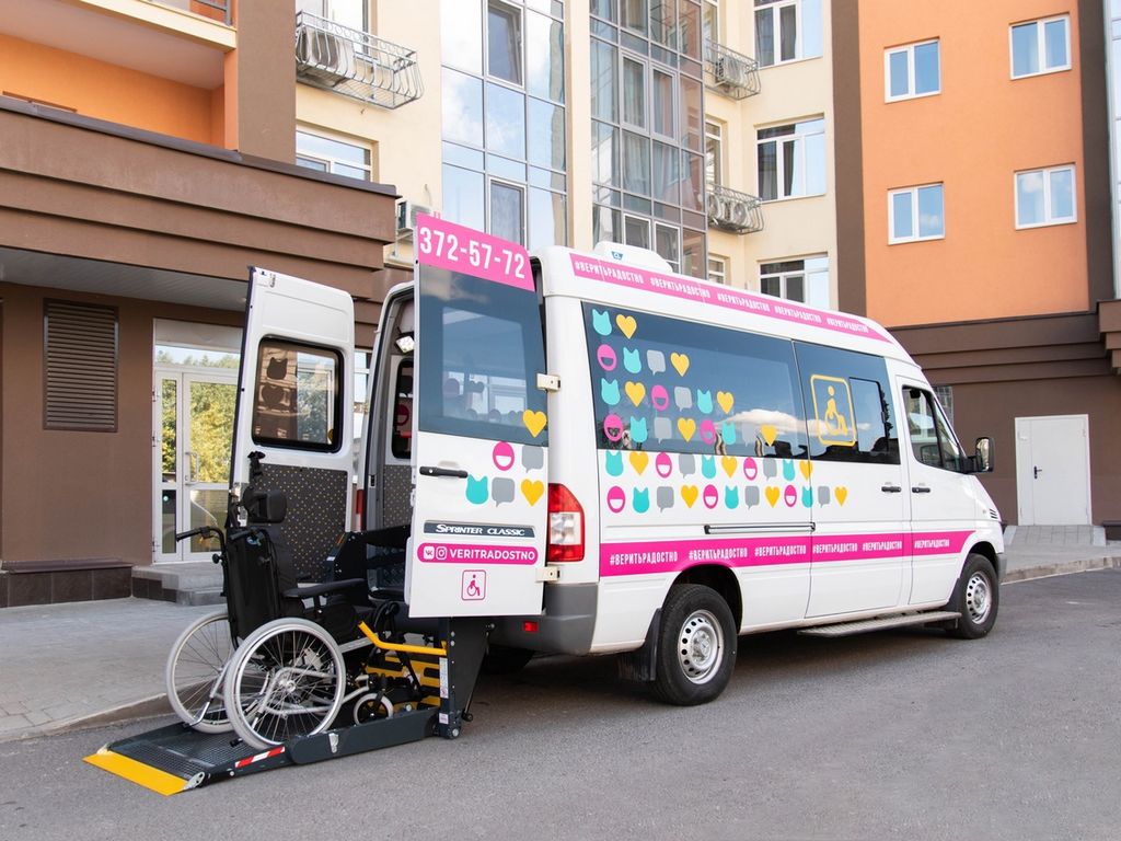В Белгороде инвалиды до конца октября могут заказать бесплатное социальное такси