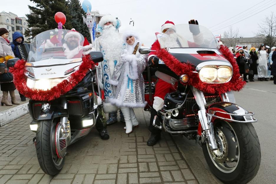 Как в Белгороде прошёл парад Дедов Морозов - Изображение 28