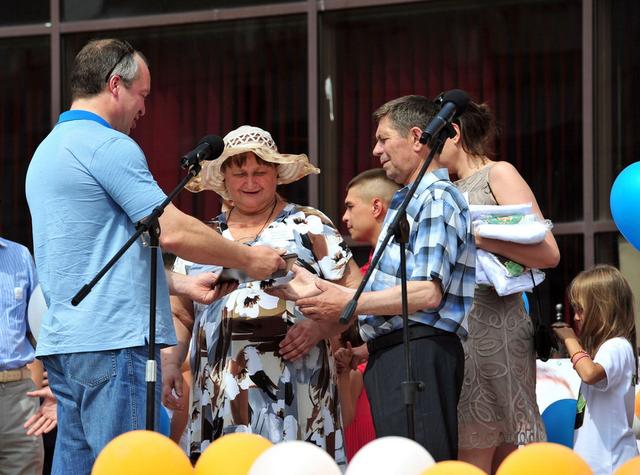 В Старом Осколе многодетные семьи России получили премию «Родительский рекорд»