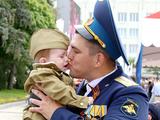 Кадры Дня Победы в Белгороде: парад и «Бессмертный полк» - Изображение 21