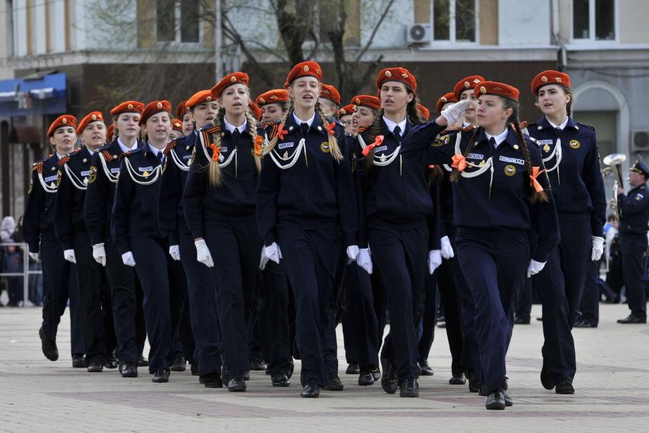 В Белгороде прошёл парад военно-патриотических клубов и кадетских классов - Изображение 13