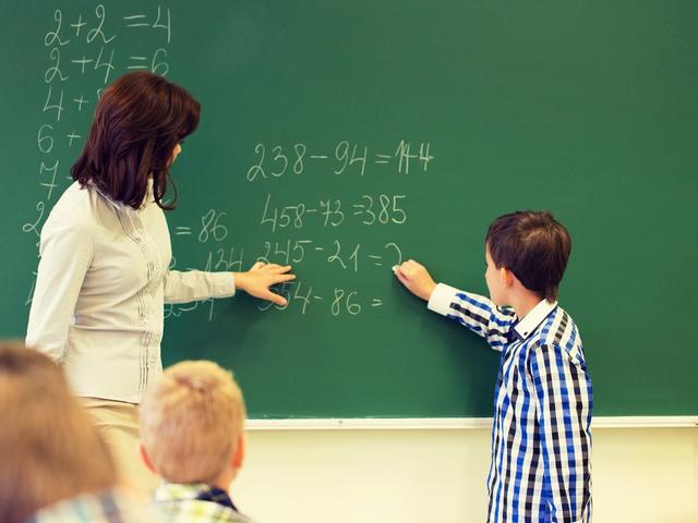 Десять белгородских учителей получат по 200 тысяч рублей