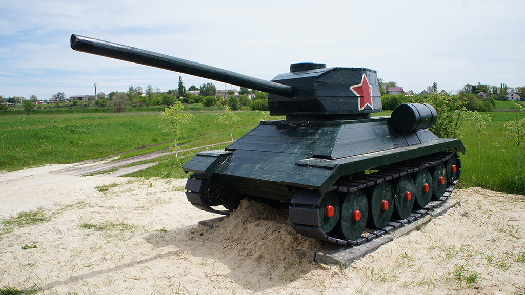 Танк Т-34, сделанный из дерева