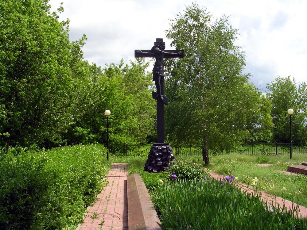 Поклонный крест. Фото с сайта pomnivoinu.ru