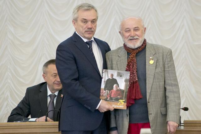 Евгений Савченко вручил государственные и областные награды 50 белгородцам