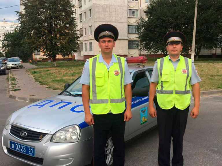В Белгороде инспекторы ДПС помогли быстро довезти роженицу до больницы