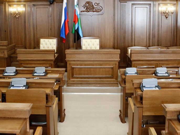 Как белгородские парламентарии поддерживают законы, помогающие молодым семьям