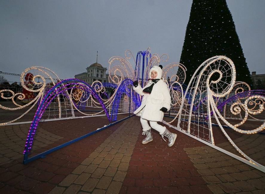 В Белгороде в 15-й раз прошёл парад Дедов Морозов  - Изображение 2