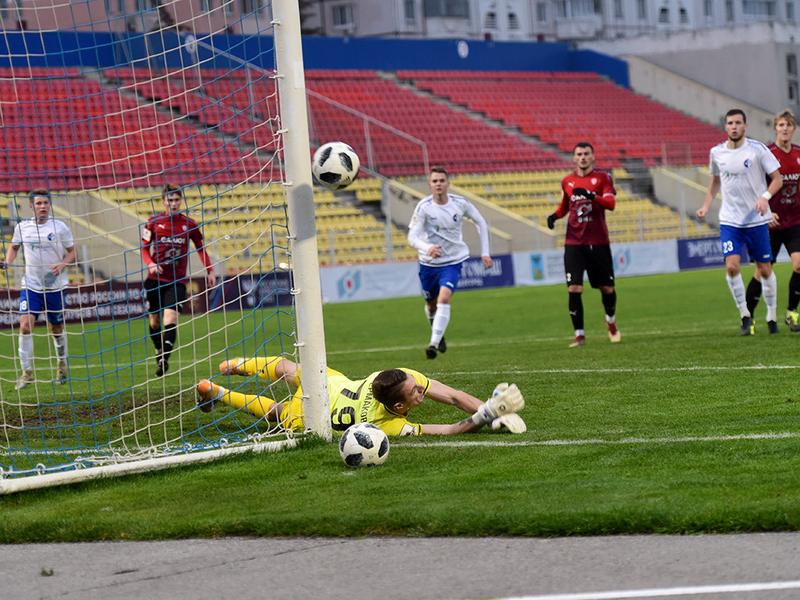 Хет-трик Дениса Грибанова принёс «Салюту Белгород» победу 3:0