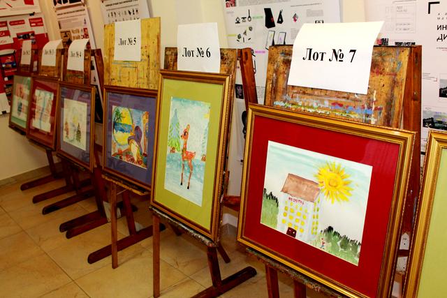 Белгородские полицейские провели благотворительный аукцион детских рисунков