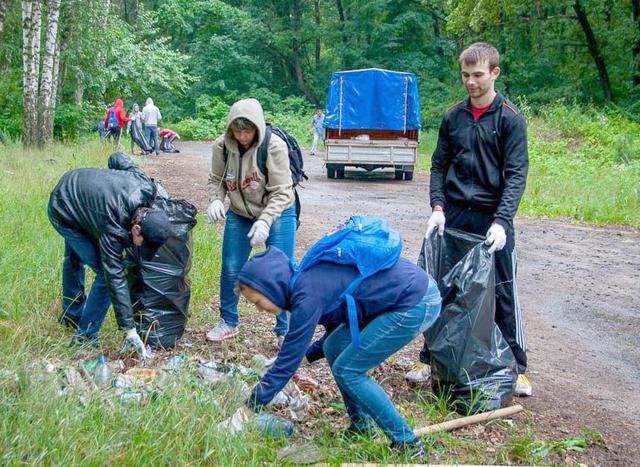 Во время экологической акции под Белгородом собрали 30 мешков мусора