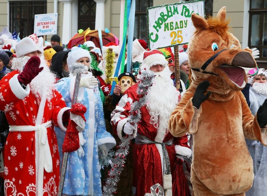 В Белгороде в 15-й раз прошёл парад Дедов Морозов  - Изображение 28
