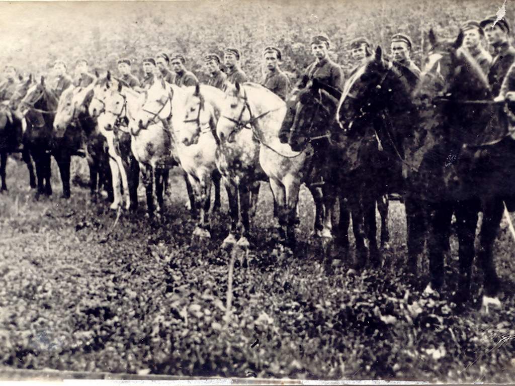 Личный состав Ракитянского РОМ перед выездом на задержание банды в село Солдатское, 1930 год