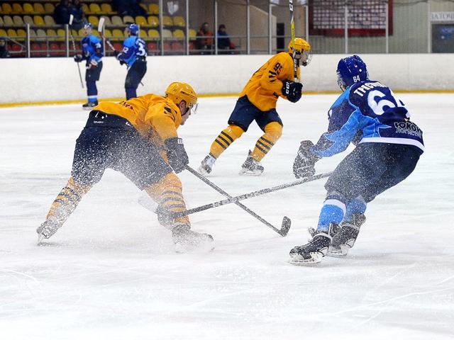 Хоккейный «Белгород» проиграл первые матчи в плей-офф