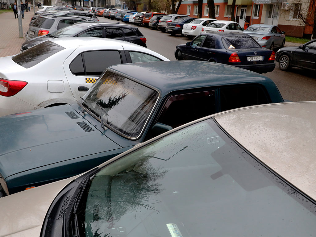 Мэр Белгорода заявил, что платные парковки городу нужны
