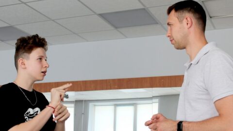 Павел Захаров и Сергей Балабанов прекрасно общаются на языке жестов