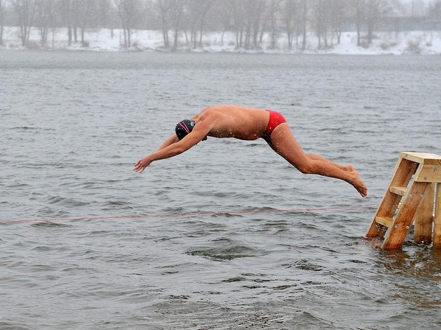 87 человек выступили на открытом первенстве по зимнему плаванию в Белгороде - Изображение 3