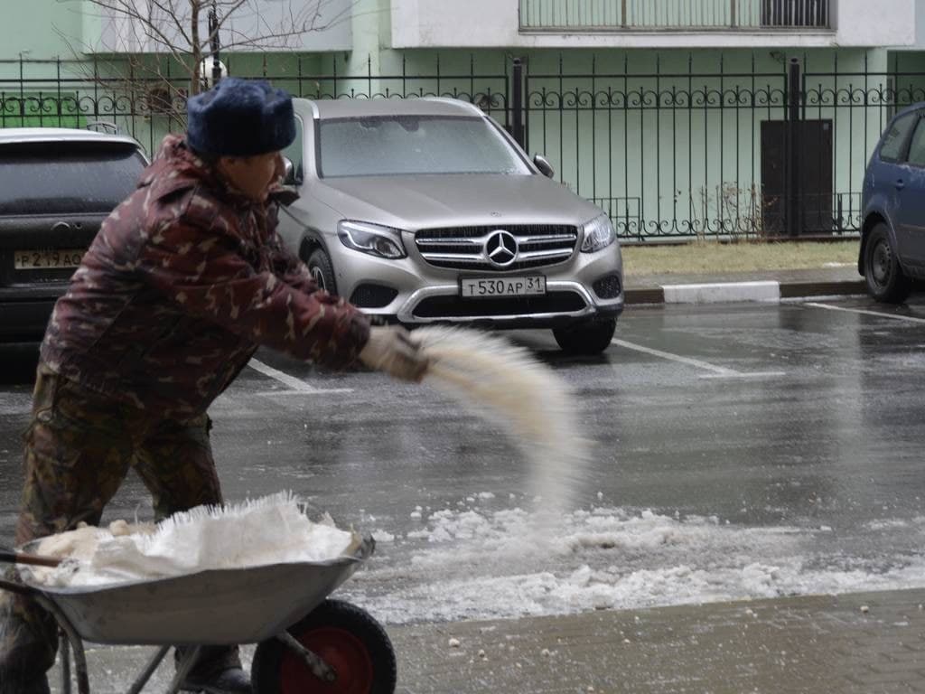 Активная чистка тротуаров в Белгороде начнётся с 6 утра