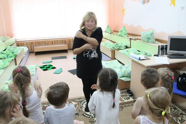 Грелка, пение и шлёпа. Как в Белгородском районе дошколят приучают к здоровому образу жизни