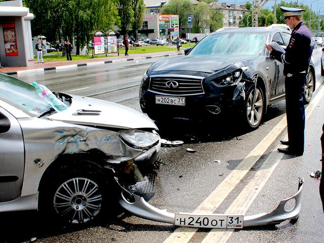 В Белгороде две аварии собрали в одном месте 7 авто 