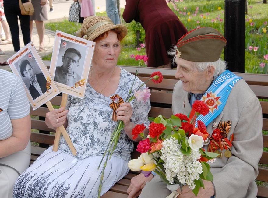 Кадры Дня Победы в Белгороде: парад и «Бессмертный полк» - Изображение 5
