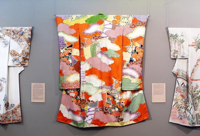 Из Страны восходящего солнца. В белгородском художественном музее открыли выставку кимоно