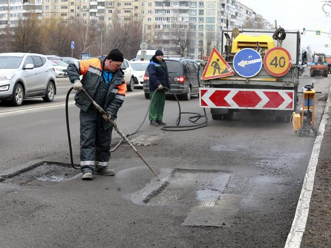 Белгородский Минтранс попросил ускорить ямочный ремонт